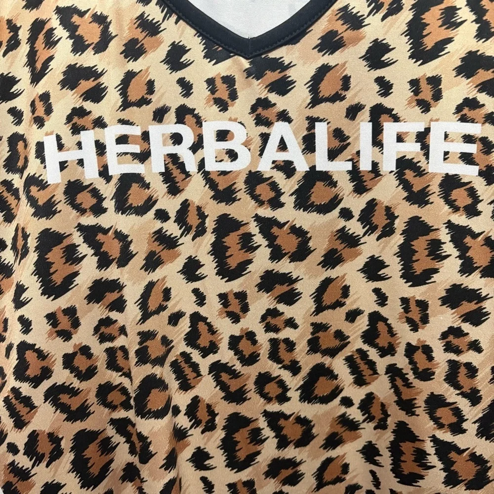 Herbalife Leopard Print Women’s V-Neck T-Shirt SZ XL